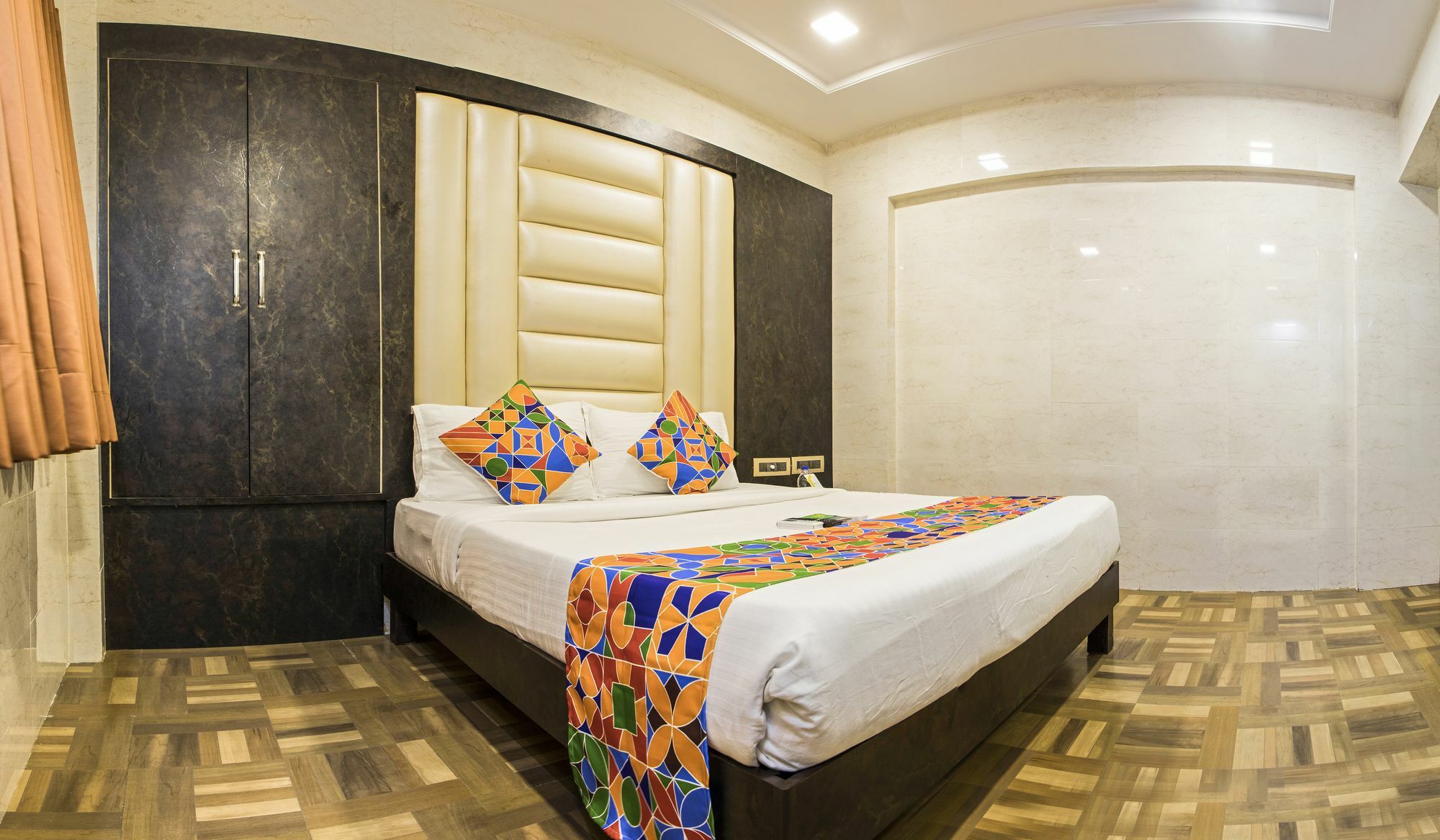 Hotel Vaccinated Staff - Oyo 22055 Dadar Residency Mumbai Exterior foto
